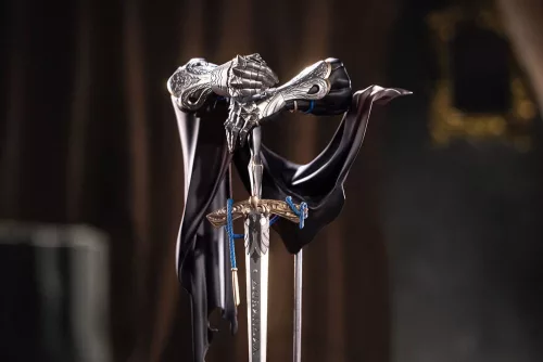 Reverse: 1999 Limepie Series PVC Statue Knight 17 cm