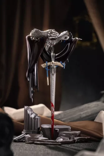 Reverse: 1999 Limepie Series PVC Statue Knight 17 cm