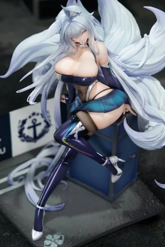 Azur Lane PVC Figure 1/7 Shinano Moonlit Chrome Ver. 25 cm