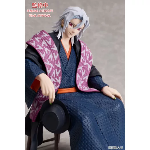 Demon Slayer: Kimetsu no Yaiba Szobor Tengen Uzui 17 cm
