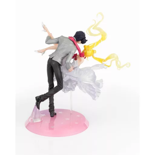 Sailor Moon FiguartsZERO Chouette PVC Szobor Usagi & Tuxedo Mask Moonlight Glow Edition 24 cm