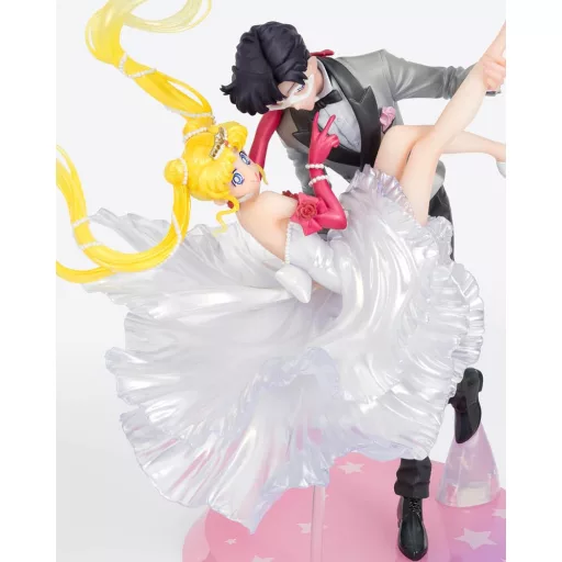 Sailor Moon FiguartsZERO Chouette PVC Szobor Usagi & Tuxedo Mask Moonlight Glow Edition 24 cm