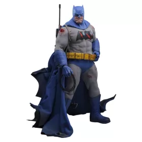   Batman: The Dark Knight Returns Comic Masterpiece Action Figure 1/6 Batman (Battle Damaged Version) 32 cm