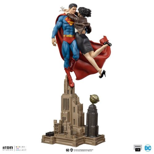 DC Comics Diorama 1/6 Superman & Lois 57 cm