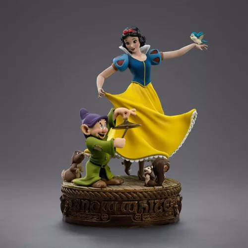 Snow White and the Seven Dwarves Art Scale Szobor 1/10 Snow White and Dopey 21 cm