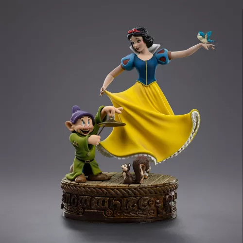 Snow White and the Seven Dwarves Art Scale Szobor 1/10 Snow White and Dopey 21 cm