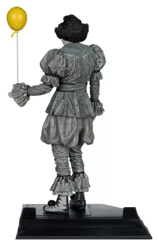 It Welcome to Derry Movie Maniacs Figure Pennywise (Black & White) 16 cm