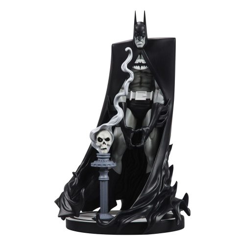 DC Direct Resin Szobor 1/10 Batman Black & White by Bill Sienkiewicz 20 cm