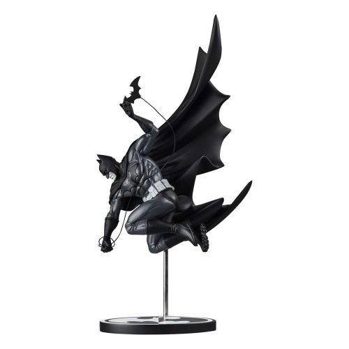 DC Direct Batman Szobor Black & White 1/10 Batman by Inhyuk Lee 25 cm