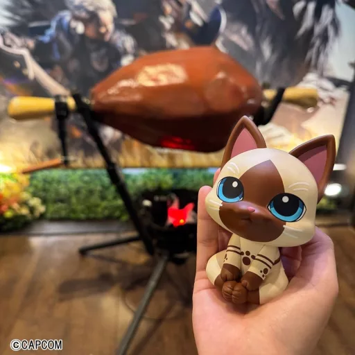 Monster Hunter Look Up PVC Figure Airou 11 cm (with gift)