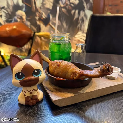 Monster Hunter Look Up PVC Figure Airou 11 cm (with gift)
