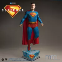 Lifesize statues