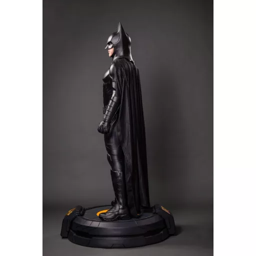 The Flash Life-Size Statue Batman Keaton 2 211 cm