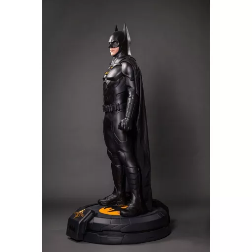 The Flash Life-Size Statue Batman Keaton 2 211 cm