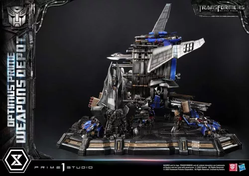 Transformers: Dark of the Moon (Film) Museum Masterline Statue Optimus Prime Weapons Depot 127 cm