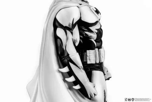 Batman PX PVC Szobor 1/8 SDCC 2024 Batman Black & White Version 27 cm