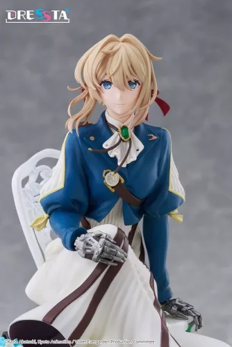 Violet Evergarden Dressta PVC Figura Violet Evergarden 17 cm